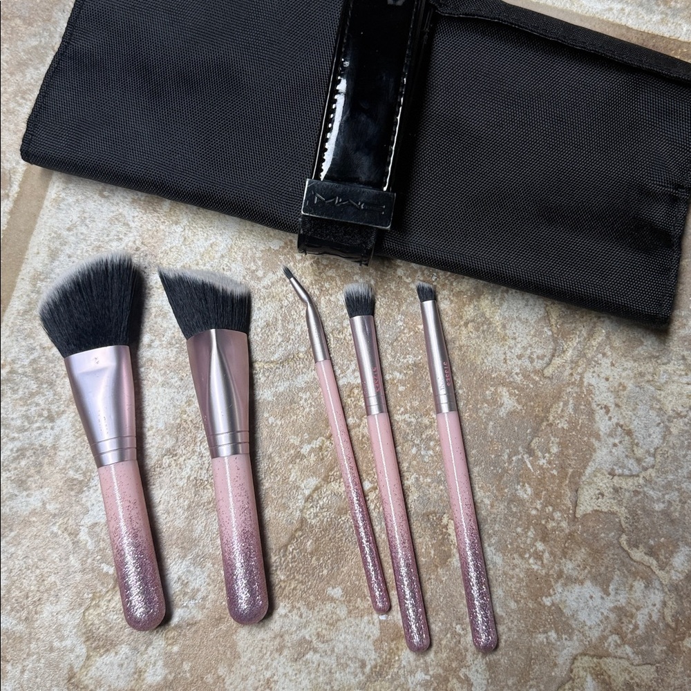 MAC Mini Makeup Brush Set with Case